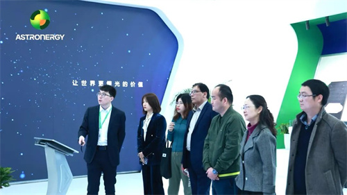 巴基斯坦駐上?？傤I(lǐng)事一行到訪(fǎng)正泰新能海寧總部