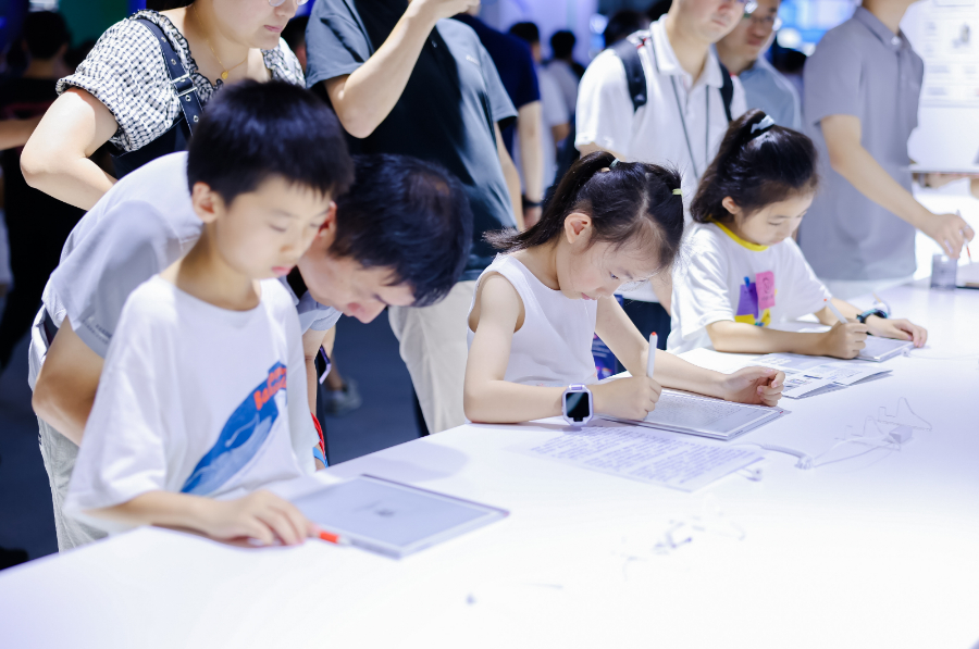 年銷(xiāo)量80萬(wàn)臺，墨水屏護眼成學(xué)習平板新趨勢